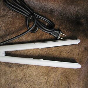 Miel Beauty Professional NEGATIVE ION HAIR IRON NEW IN BOX